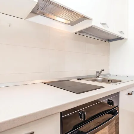 1 Bedroom Stunning In Appartamento
