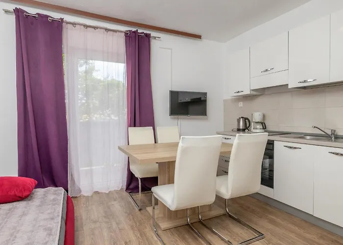 1 Bedroom Beautiful In Apartamento Lopar