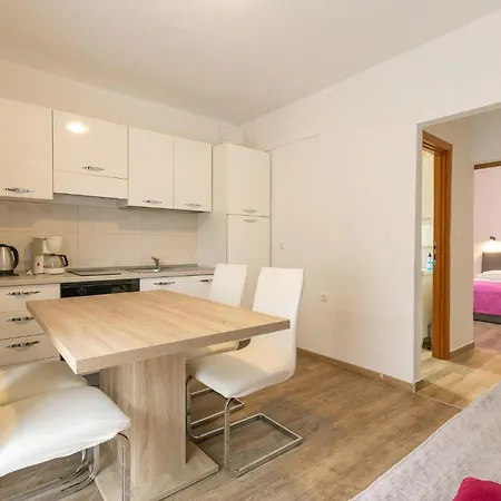 Apartman 1 Bedroom Beautiful In *