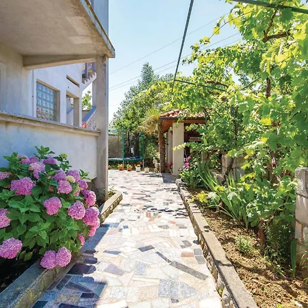 Apartman 1 Bedroom Beautiful In