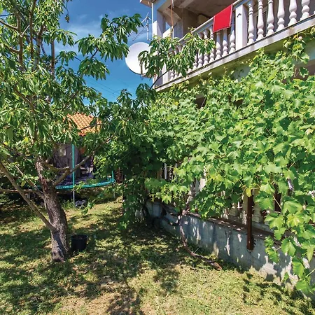 1 Bedroom Beautiful In Apartman Lopar