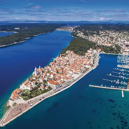 Apartman 1 Bedroom Beautiful In