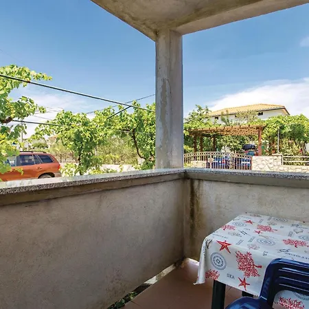 Apartman 1 Bedroom Beautiful In