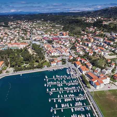 1 Bedroom Beautiful In Apartman Lopar